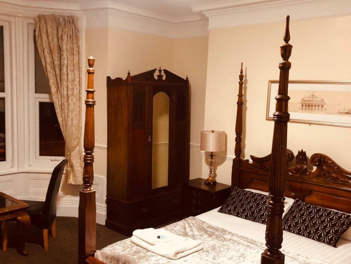 The Manor Hotel Llandudno Extérieur photo